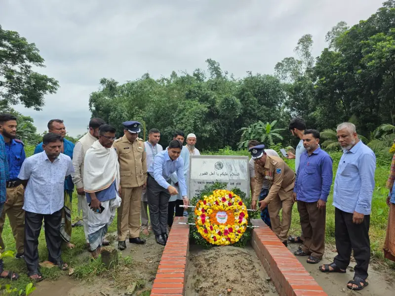 রায়পুরায় শহীদ রাহাত হোসেন শরীফের কবর জিয়ারত ও শ্রদ্ধা নিবেদন রায়পুরায় শহীদ রাহাত হোসেন শরীফের কবর জিয়ারত ও শ্রদ্ধা নিবেদন