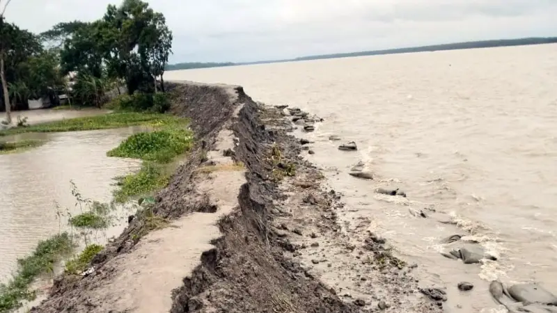 কোটি টাকা ব্যয়ে বেড়িবাঁধ মেরামতের ছয় মাসেই বিলীন