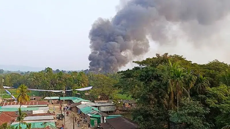 রাখাইনের বিস্ফোরণের ধাক্কায় কাঁপছে টেকনাফ সীমান্ত