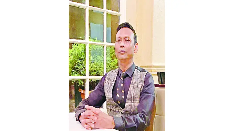 একজন কবির দায়বদ্ধতা অপরিসীম একজন কবির দায়বদ্ধতা অপরিসীম
