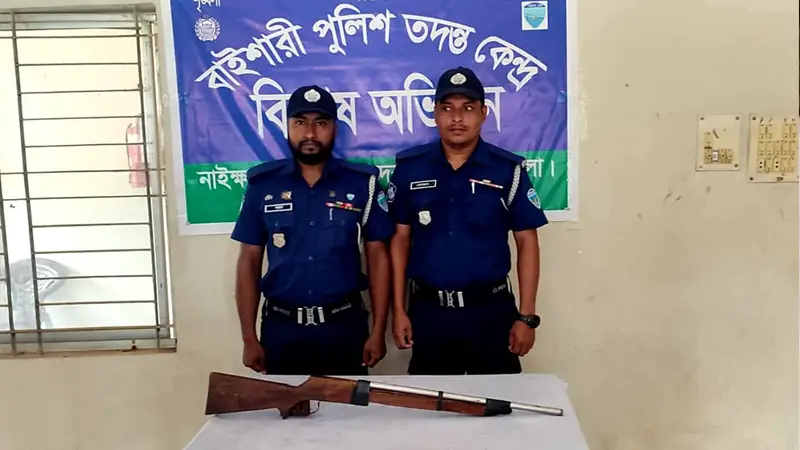 নাইক্ষ্যংছড়িতে পুলিশের অভিযানে দেশীয় তৈরি অস্ত্র উদ্ধার নাইক্ষ্যংছড়িতে পুলিশের অভিযানে দেশীয় তৈরি অস্ত্র উদ্ধার