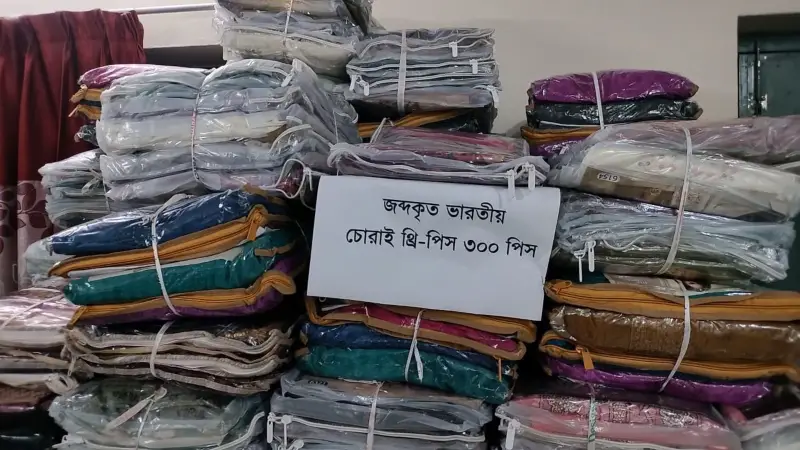 আখাউড়ায় ট্রেনের পার্সেল বগি থেকে ১৫ লাখ টাকার ভারতীয় থ্রি-পিস উদ্ধার আখাউড়ায় ট্রেনের পার্সেল বগি থেকে ১৫ লাখ টাকার ভারতীয় থ্রি-পিস উদ্ধার