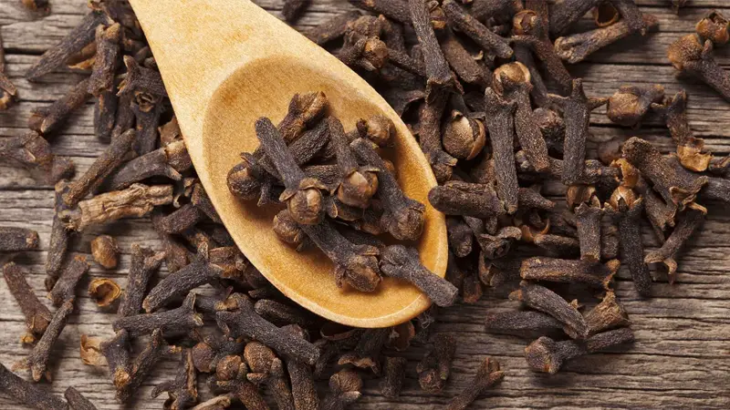 সকালে খালি পেটে লবঙ্গ খেলে কী হয়?