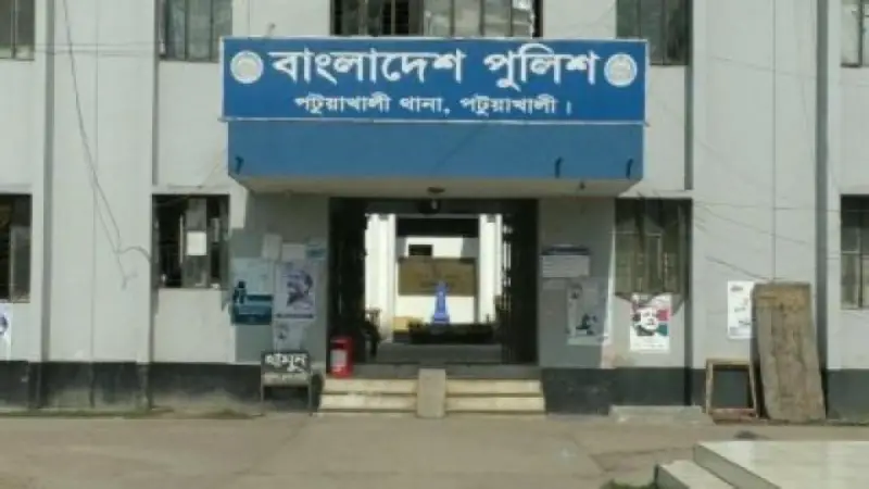 বিতর্কিত পোস্টার ছড়ানোর অভিযোগে যুবলীগ নেতা গ্রেপ্তার বিতর্কিত পোস্টার ছড়ানোর অভিযোগে যুবলীগ নেতা গ্রেপ্তার