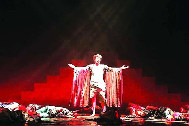 ‘আর কত দিন’ নাটকের উদ্বোধনী মঞ্চায়ন
