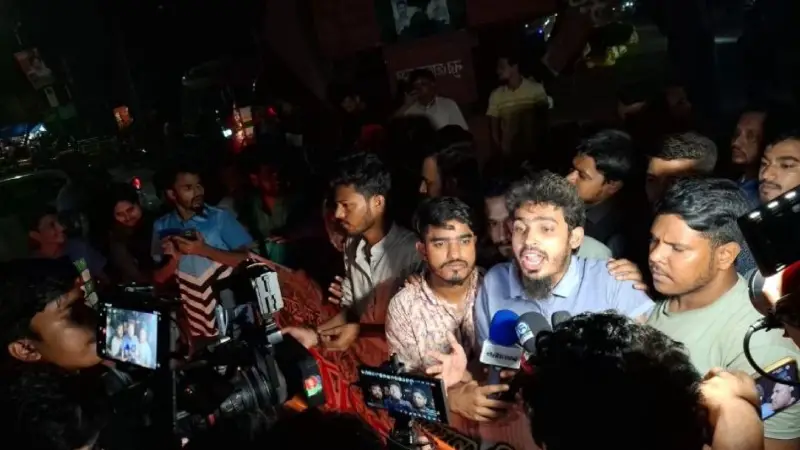 টানটান উত্তেজনায় এগুচ্ছে রাত : কি হবে কাল জিরো পয়েন্টে? টানটান উত্তেজনায় এগুচ্ছে রাত : কি হবে কাল জিরো পয়েন্টে?