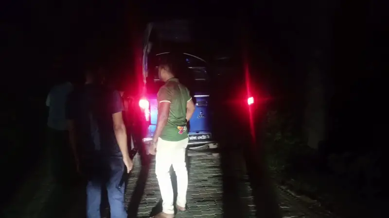 মেহেরপুরের গাংনীতে আবারও সড়ক ডাকাতি, বোমার বিষ্ফোরণ