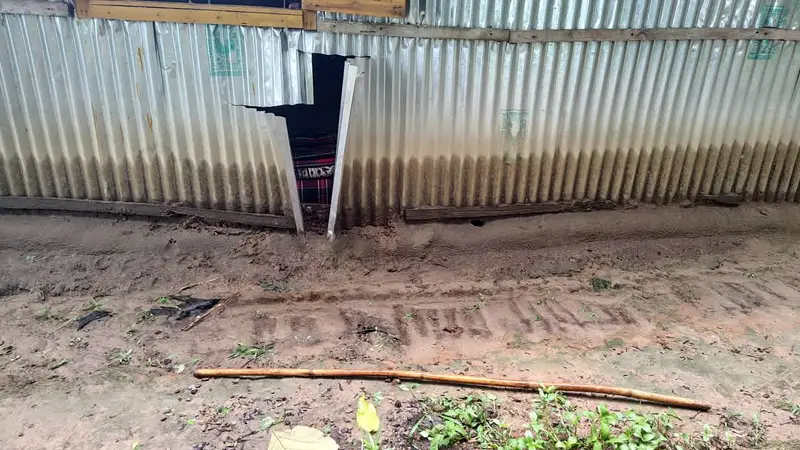বান্দরবানে বৌদ্ধ বিহারে ডাকাতি, গুলির হুমকি দিয়ে টাকা ও মালামাল লুট বান্দরবানে বৌদ্ধ বিহারে ডাকাতি, গুলির হুমকি দিয়ে টাকা ও মালামাল লুট