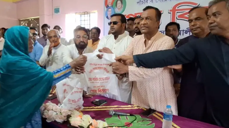 ঈদ উপলক্ষে জয়পুরহাটে ২ হাজার গরীবদের মাঝে গোস্ত বিতরণ ঈদ উপলক্ষে জয়পুরহাটে ২ হাজার গরীবদের মাঝে গোস্ত বিতরণ
