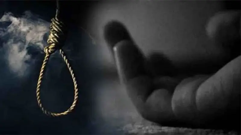 আখাউড়ায় রেলকর্মীর অর্ধগলিত ঝুলন্ত মরদেহ উদ্ধার