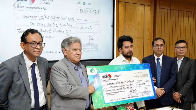 শ্রমিক কল্যাণ ফাউন্ডেশনে ১ কোটি ৬ লক্ষ টাকার চেক হস্তান্তর করলেন উপদেষ্টা নাহিদ ইসলাম শ্রমিক কল্যাণ ফাউন্ডেশনে ১ কোটি ৬ লক্ষ টাকার চেক হস্তান্তর করলেন উপদেষ্টা নাহিদ ইসলাম