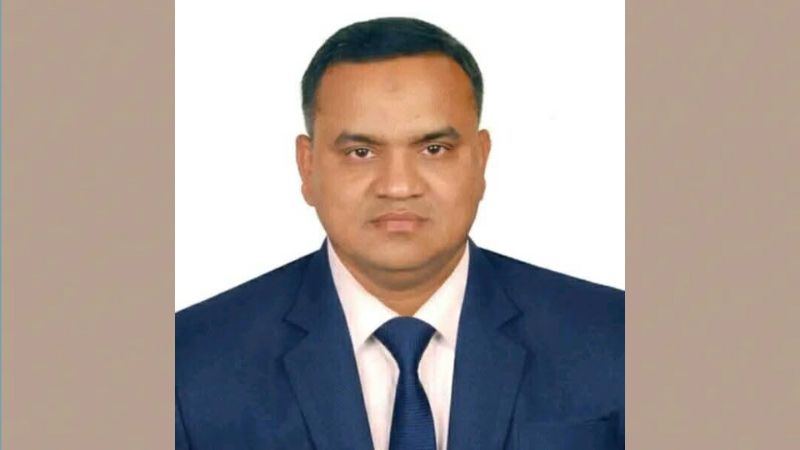 কয়েদির স্ত্রীর সাথে জেলারের আপত্তিকর ভিডিও নতুন করে ভাইরাল কয়েদির স্ত্রীর সাথে জেলারের আপত্তিকর ভিডিও নতুন করে ভাইরাল