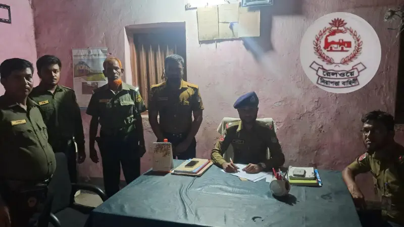 বিদ্যুৎ বিভাগের পরিত্যক্ত ট্রেন নাইটিং কক্ষে চলছে চাঁদপুরের আরএনবি অফিস বিদ্যুৎ বিভাগের পরিত্যক্ত ট্রেন নাইটিং কক্ষে চলছে চাঁদপুরের আরএনবি অফিস