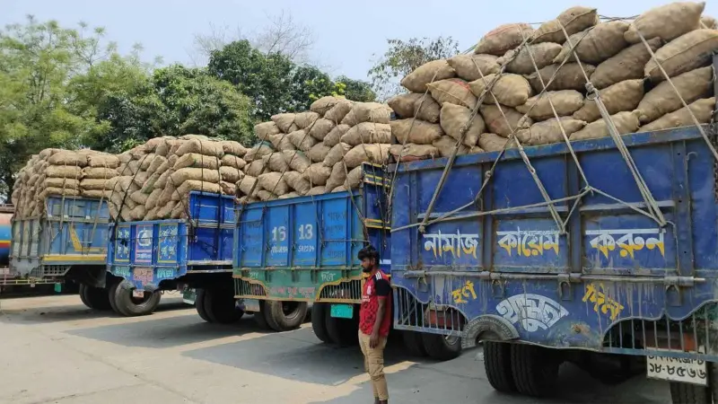 বাংলাবান্ধা দিয়ে নেপাল রপ্তানি হলো ৭৭৭ মেট্রিক টন আলু বাংলাবান্ধা দিয়ে নেপাল রপ্তানি হলো ৭৭৭ মেট্রিক টন আলু