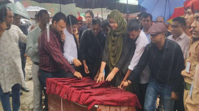 মেহেরপুর কলেজ মোড়ে ‘জুলাই শহিদ স্মৃতি স্তম্ভ’ নির্মাণ কাজের উদ্বোধন মেহেরপুর কলেজ মোড়ে ‘জুলাই শহিদ স্মৃতি স্তম্ভ’ নির্মাণ কাজের উদ্বোধন