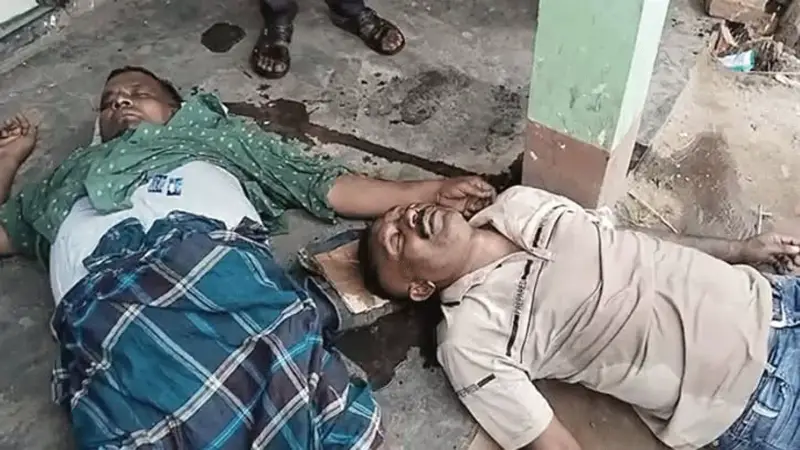 চলতি বাস থেকে ফেলে দেওয়া হলো অচেতন ২ যাত্রীকে চলতি বাস থেকে ফেলে দেওয়া হলো অচেতন ২ যাত্রীকে