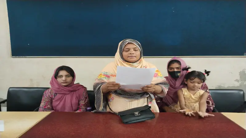 যশোরে ‘হানি ট্র্যাপের খপ্পরে পড়ে’ যুবক কারাগারে! যশোরে ‘হানি ট্র্যাপের খপ্পরে পড়ে’ যুবক কারাগারে!