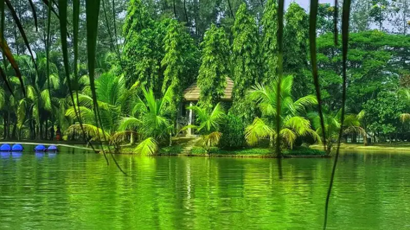 একদিনের ছুটিতেই মুছে যাবে স্ট্রেস, যেতে হবে যে জায়গায়! একদিনের ছুটিতেই মুছে যাবে স্ট্রেস, যেতে হবে যে জায়গায়!