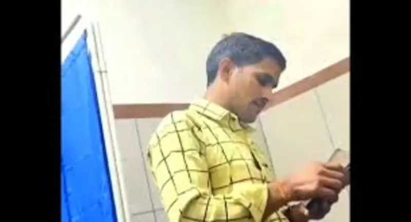ইউটিউব দেখে ইসিজি করলেন ওর্য়াড বয় ইউটিউব দেখে ইসিজি করলেন ওর্য়াড বয়