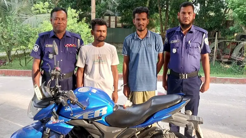 কুড়িগ্রামে বন্ধুকে ইয়াবা দিয়ে ফাঁসাতে গিয়ে পুলিশের জালে আটক দুই বন্ধু