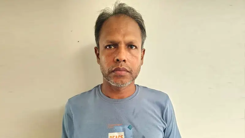 রাজবাড়ীতে বৈষম্যবিরোধী আন্দোলনে হামলা: জেলা আওয়ামী লীগ নেতা গ্রেপ্তার রাজবাড়ীতে বৈষম্যবিরোধী আন্দোলনে হামলা: জেলা আওয়ামী লীগ নেতা গ্রেপ্তার