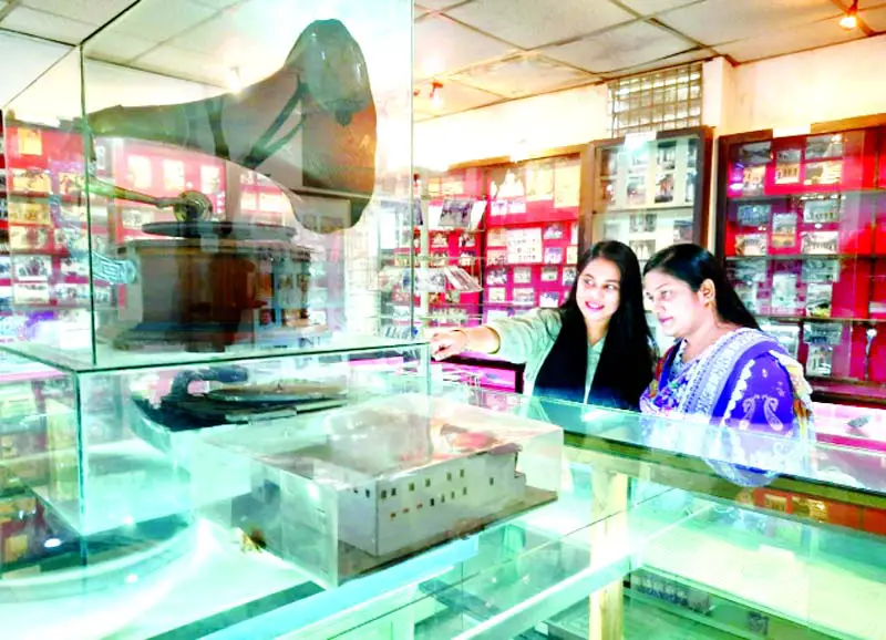 বায়ান্ন বাজার তিপান্ন গলি বায়ান্ন বাজার তিপান্ন গলি