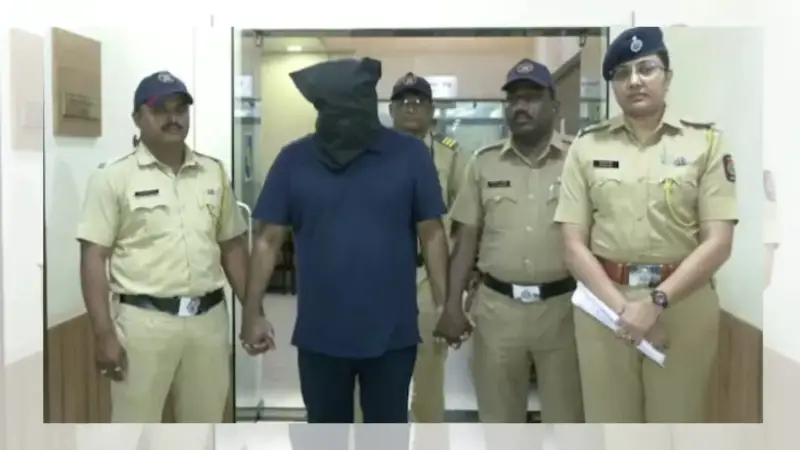৩.৬ কোটি টাকার প্রেমের ফাঁদ! ধরা পড়লো ‘ভুয়া অস্ট্রেলিয়ান ডাক্তার’ ৩.৬ কোটি টাকার প্রেমের ফাঁদ! ধরা পড়লো ‘ভুয়া অস্ট্রেলিয়ান ডাক্তার’