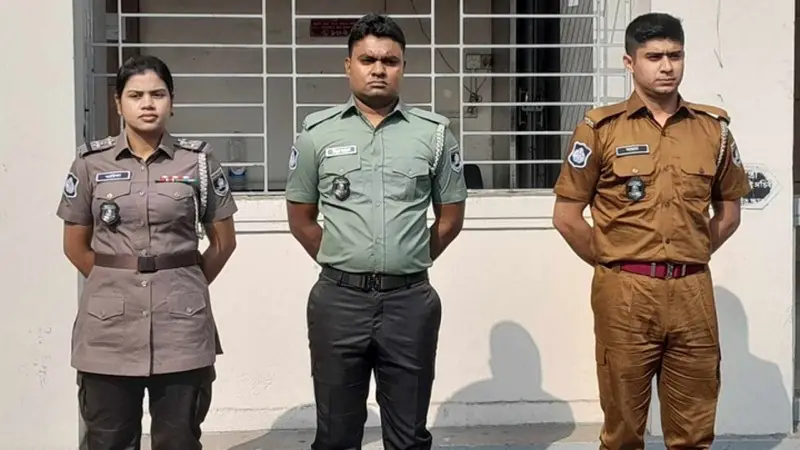 বাহিনীর পরিবর্তিত পোশাক নিয়ে সামাজিক যোগাযোগমাধ্যমে ব্যাপক সমালোচনা বাহিনীর পরিবর্তিত পোশাক নিয়ে সামাজিক যোগাযোগমাধ্যমে ব্যাপক সমালোচনা
