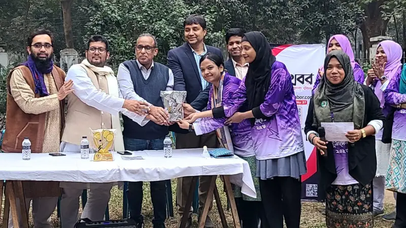 ঢাবিতে ফারসি কন্যাদের ব্যাডমিন্টন টুর্নামেন্টে সেরা খেলোয়াড় শাহানা আক্তার ঢাবিতে ফারসি কন্যাদের ব্যাডমিন্টন টুর্নামেন্টে সেরা খেলোয়াড় শাহানা আক্তার
