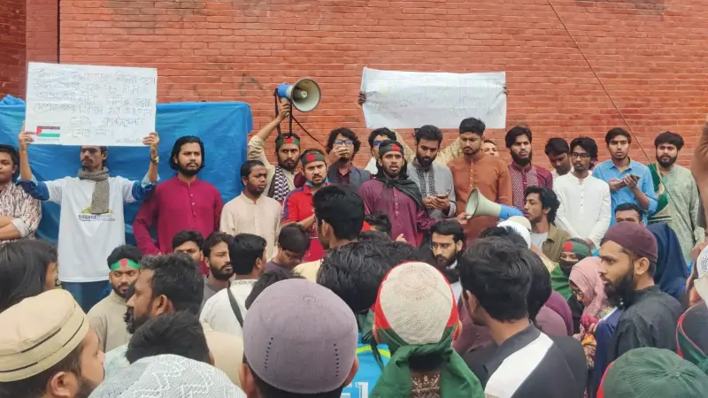 আওয়ামী লীগকে নিষিদ্ধের দাবিতে রাবিতে বিক্ষোভ মিছিল আওয়ামী লীগকে নিষিদ্ধের দাবিতে রাবিতে বিক্ষোভ মিছিল