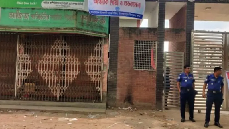 ইসলামপুরে ১৪৪ ধারা ভঙ্গের অপরাধে দোকান সিলগালা, দুজনকে থানায় সোর্পদ