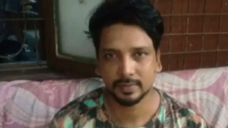 আশুলিয়ায় দিনদুপুরে খুন: এলাকায় চাঞ্চল্য! আশুলিয়ায় দিনদুপুরে খুন: এলাকায় চাঞ্চল্য!