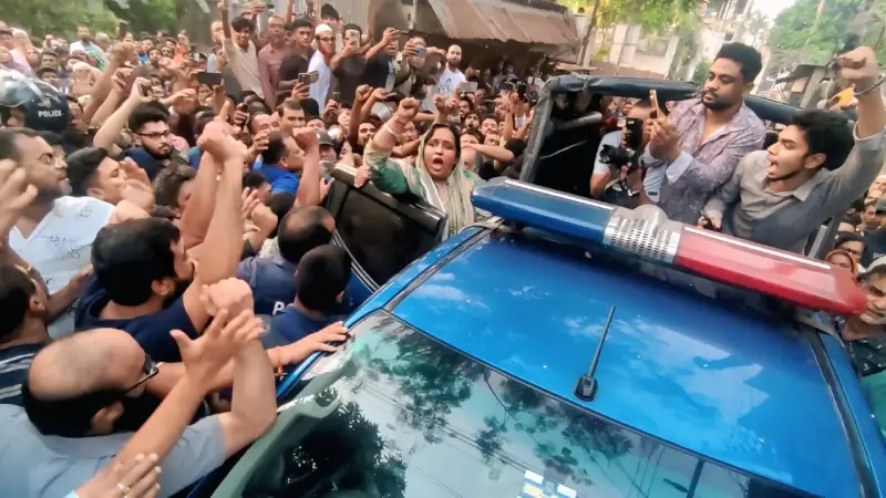 অভিযান শুরুর প্রায় ৬ ঘণ্টা পর আইভীকে গ্রেফতার অভিযান শুরুর প্রায় ৬ ঘণ্টা পর আইভীকে গ্রেফতার