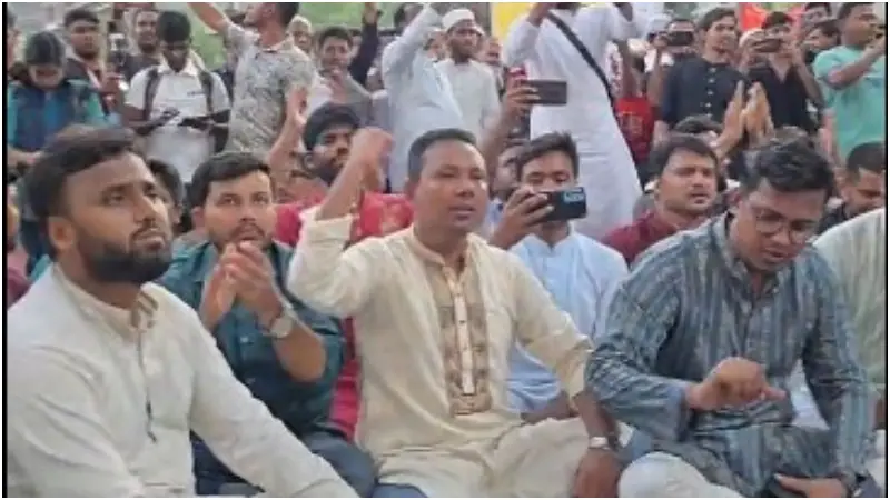 আ. লীগ নিষিদ্ধের দাবিতে পল্টন মোড় অবরোধ গণঅধিকার পরিষদের আ. লীগ নিষিদ্ধের দাবিতে পল্টন মোড় অবরোধ গণঅধিকার পরিষদের