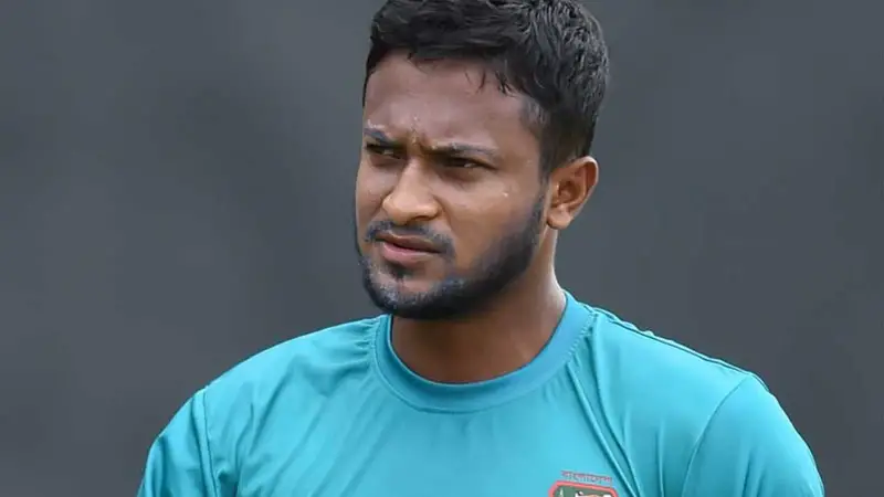 সবাইকে চমকে দিয়ে মাঠে ফিরলেন সাকিব! সবাইকে চমকে দিয়ে মাঠে ফিরলেন সাকিব!