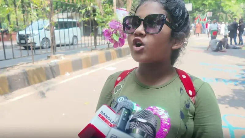 হাসিনা চট করে ঢুকে গেলেই আয়না ঘরে বন্দি হবে! হাসিনা চট করে ঢুকে গেলেই আয়না ঘরে বন্দি হবে!