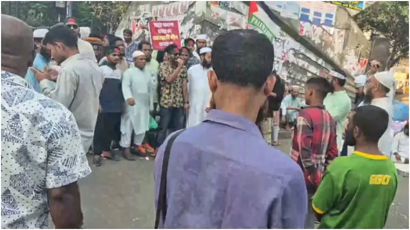 শাহবাগে লোকসমাগম বাড়ছে এবং সর্বশেষ যা জানা গেল শাহবাগে লোকসমাগম বাড়ছে এবং সর্বশেষ যা জানা গেল