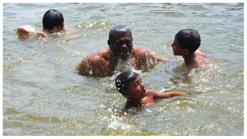 তীব্র তাপপ্রবাহে রাজশাহীতে মানুষসহ প্রাণিকুলের হাঁসফাঁস অবস্থা তীব্র তাপপ্রবাহে রাজশাহীতে মানুষসহ প্রাণিকুলের হাঁসফাঁস অবস্থা