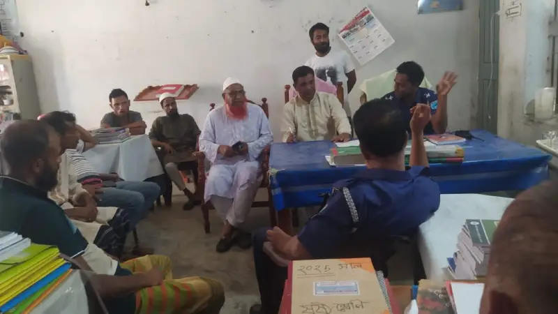 শিক্ষকদের তালাবদ্ধ করে প্রধান শিক্ষকের অপসারণ দাবি শিক্ষার্থীদের শিক্ষকদের তালাবদ্ধ করে প্রধান শিক্ষকের অপসারণ দাবি শিক্ষার্থীদের