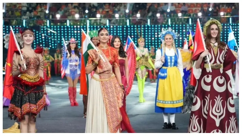 হায়দরাবাদে মিস ওয়ার্ল্ডের মঞ্চে নন্দিনীর পোশাকে ইতিহাসের ছোঁয়া হায়দরাবাদে মিস ওয়ার্ল্ডের মঞ্চে নন্দিনীর পোশাকে ইতিহাসের ছোঁয়া