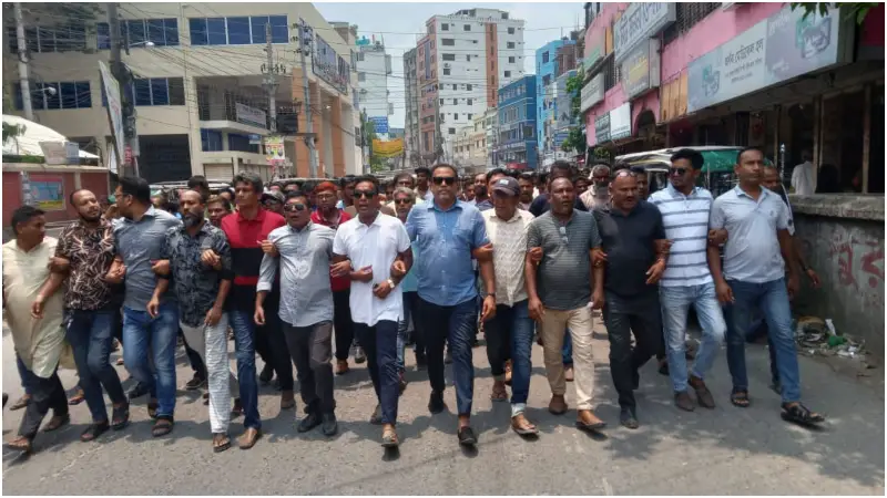 ব্যানার, ফেস্টুন, বিলবোর্ড অপসারণের প্রতিবাদে ফরিদপুরে বিএনপির বিক্ষোভ মিছিল ব্যানার, ফেস্টুন, বিলবোর্ড অপসারণের প্রতিবাদে ফরিদপুরে বিএনপির বিক্ষোভ মিছিল