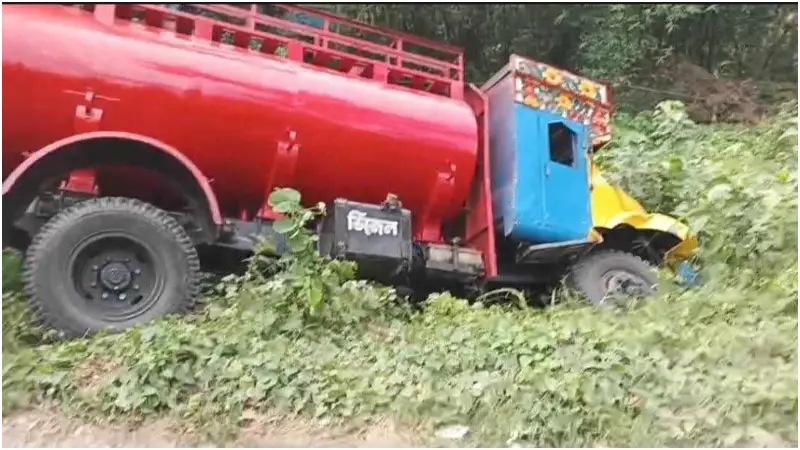 খুলনায় সড়ক দুর্ঘটনায় নিহত ৩, আহত ৪ জন খুলনায় সড়ক দুর্ঘটনায় নিহত ৩, আহত ৪ জন