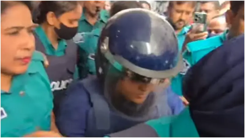 ‘মমতাজ আপা, একটা গান প্লিজ’
