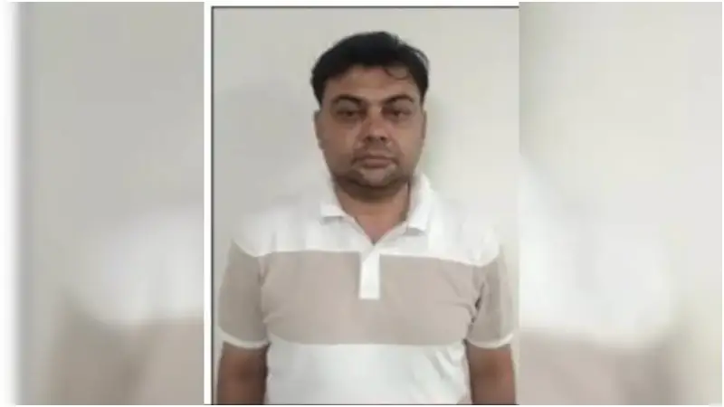 এবার পাকিস্তানের হয়ে গুপ্তচরবৃত্তির অভিযোগে ব্যবসায়ী গ্রেপ্তার, ইউটিউবার জ্যোতি মালহোত্রাও আটক এবার পাকিস্তানের হয়ে গুপ্তচরবৃত্তির অভিযোগে ব্যবসায়ী গ্রেপ্তার, ইউটিউবার জ্যোতি মালহোত্রাও আটক