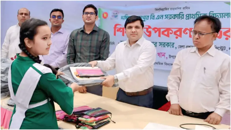 শিক্ষা আনন্দের হোক, দায়িত্ব সবার: বিদ্যালয় পরিদর্শনে জেলা প্রশাসক শিক্ষা আনন্দের হোক, দায়িত্ব সবার: বিদ্যালয় পরিদর্শনে জেলা প্রশাসক