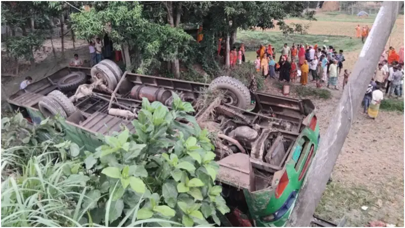 যাত্রীবাহী বাস নিয়ন্ত্রণ হারিয়ে খাদে, নিহত ২ যাত্রীবাহী বাস নিয়ন্ত্রণ হারিয়ে খাদে, নিহত ২