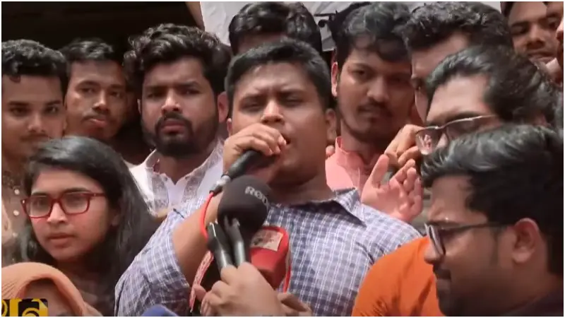 পুলিশকে কারা ব্যবহার করেছে, তা নিয়ে কেউ কথা বলে না পুলিশকে কারা ব্যবহার করেছে, তা নিয়ে কেউ কথা বলে না