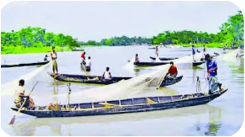 নদীতে মা মাছের ডিম ছাড়ার মানতে খতমে কোরআন ও শিরনি বিতরণ অনুষ্ঠিত নদীতে মা মাছের ডিম ছাড়ার মানতে খতমে কোরআন ও শিরনি বিতরণ অনুষ্ঠিত