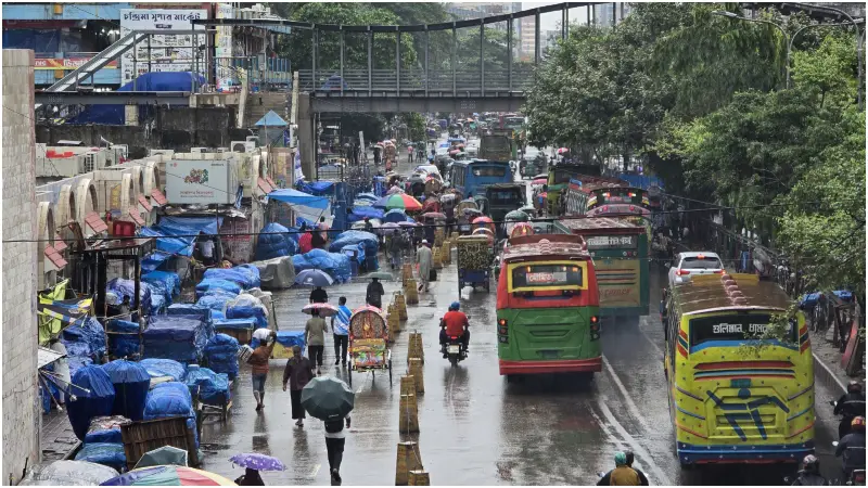 বৃষ্টি আর যানজটে ভোগান্তিতে রাজধানীবাসী 