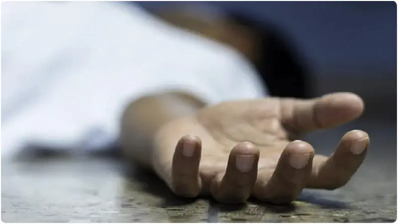 স্ত্রীকে কুপিয়ে হাত বিচ্ছিন্ন, গণপিটুনিতে স্বামী নিহত স্ত্রীকে কুপিয়ে হাত বিচ্ছিন্ন, গণপিটুনিতে স্বামী নিহত